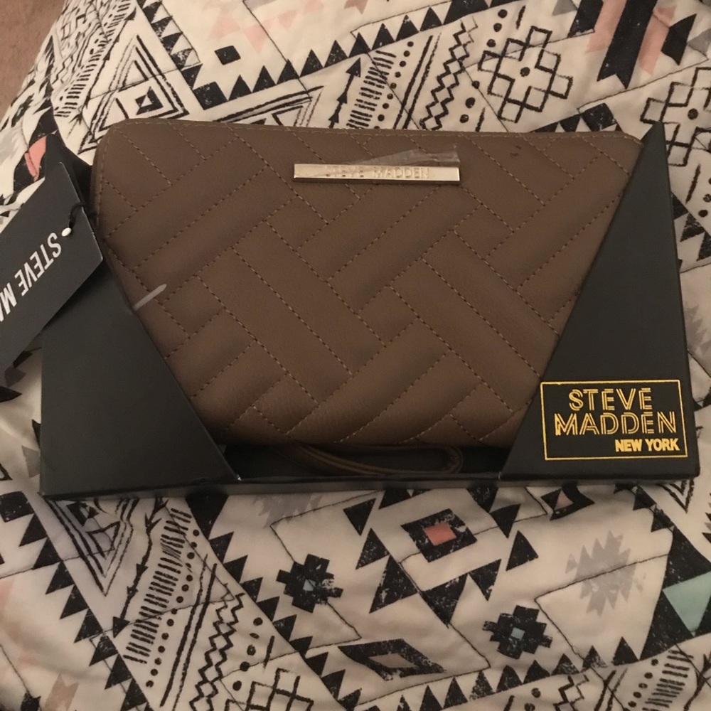 Brand new Steve Madden wristlet